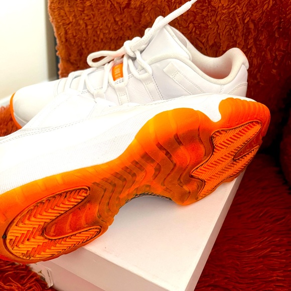 Authentic Jordan 11 Retro Low - Picture 2 of 4